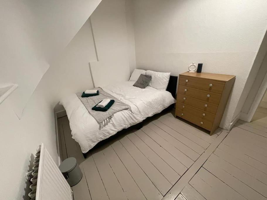 Stunning 2 Bedroom On Tower Bridge ロンドン エクステリア 写真