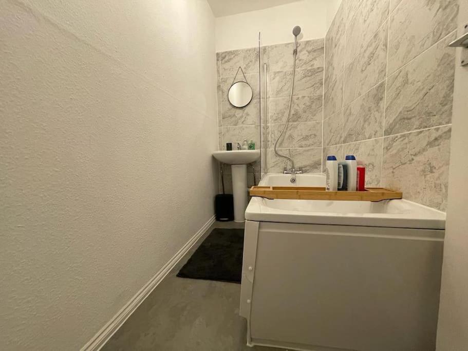 Stunning 2 Bedroom On Tower Bridge ロンドン エクステリア 写真