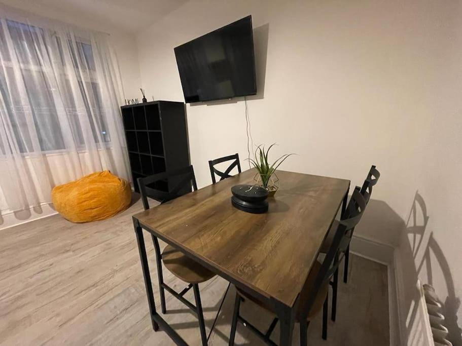 Stunning 2 Bedroom On Tower Bridge ロンドン エクステリア 写真